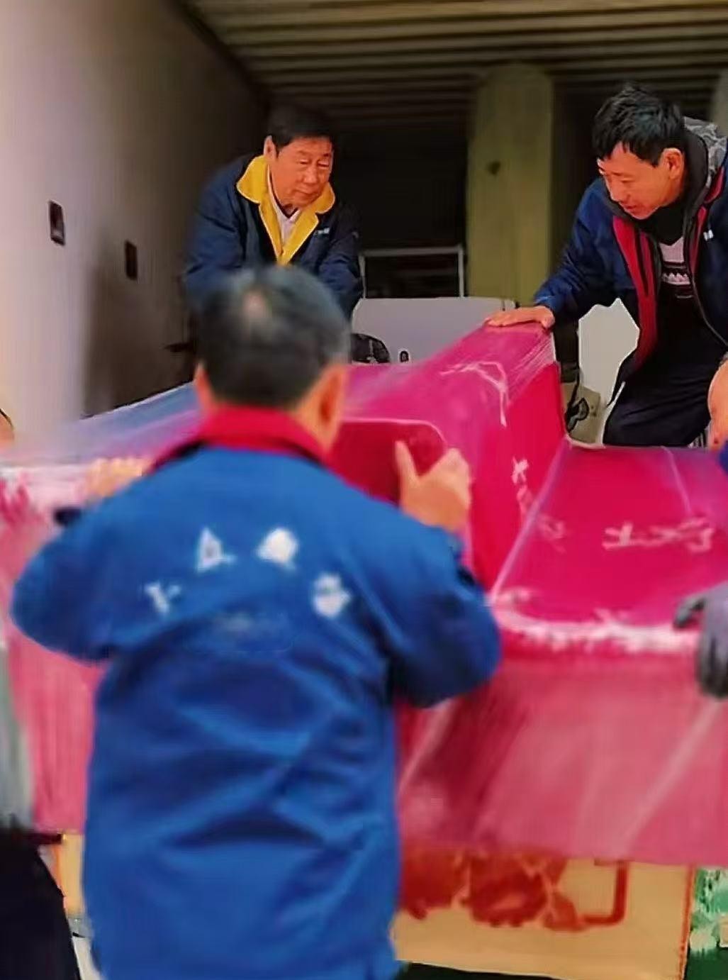 上海大众搬家师傅搬运